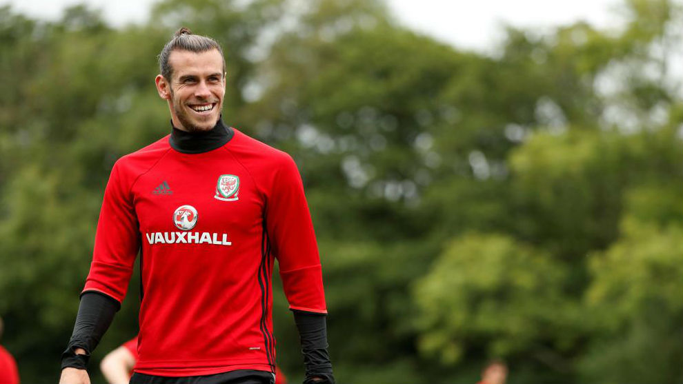Bale durante el primer entrenamiento de Gales en el parn