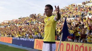 James celebra un gol con Colombia