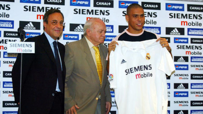 Florentino y Di Stefano con Ronaldo durante la presentacin del...