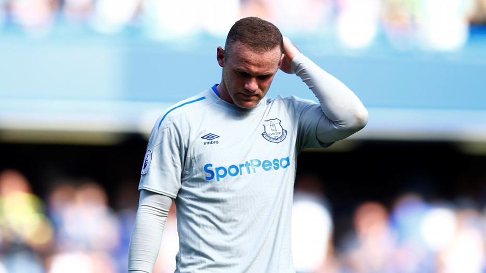 Wayne Rooney (31) se lamenta tras la derrota del Everton ante el...
