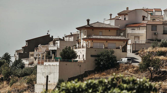 Imagen de El Chive, con la casa de Zidane en primer trmino.