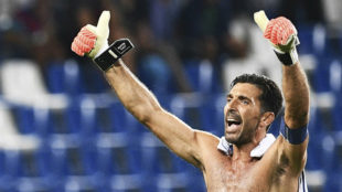 Gianluigi Buffon (39), celebrando la victoria ante Israel