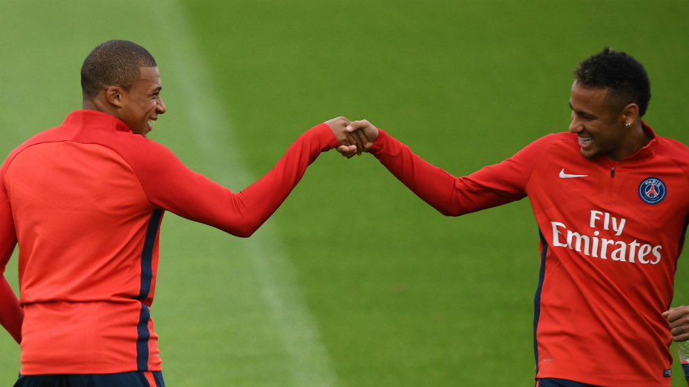 Mbapp (18) y Neymar (25), durante un entrenamiento