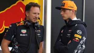 Horner habla con Verstappen en Monza.