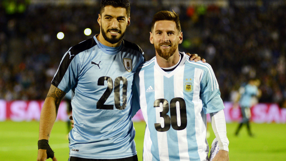 Surez y Messi, con las camisetas de promocin del 2030.