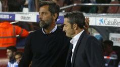 Quique y Valverde se saludan en el derbi de esta noche en el Camp Nou.