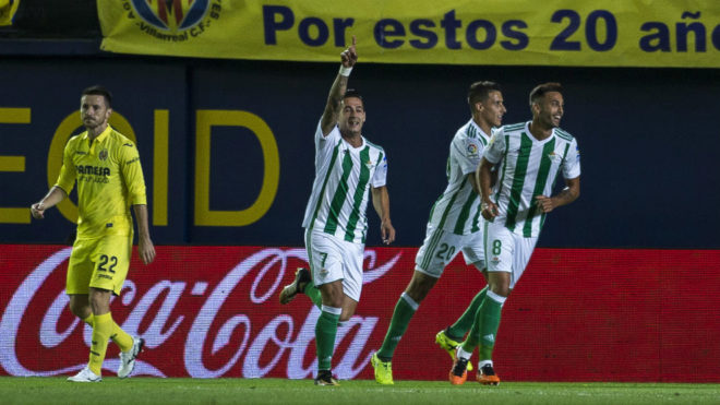 Sergio Len celebra el gol marcado en Villarreal.