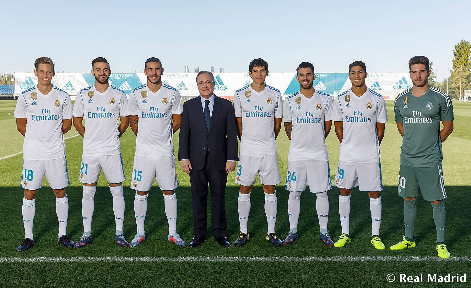 Las siete caras nuevas del Real Madrid para esta temporada, posando...