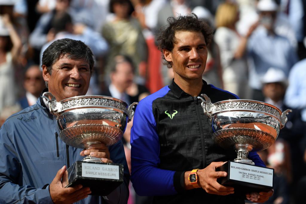 Rafa, junto a Toni Nadal tras ganar Roland Garros 2017.