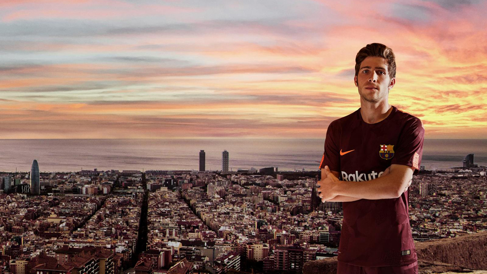 Sergi Roberto wears the third kit, overlooking Barcelona