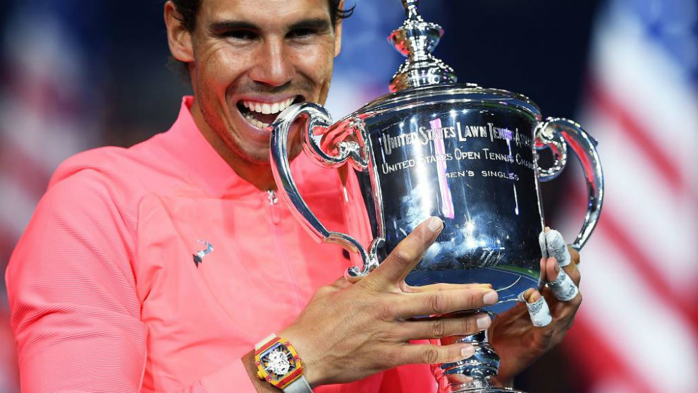 Rafa Nadal muerde la Copa del US Open.
