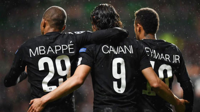 Mbapp, Cavani y Neymar celebran uno de los goles del PSG.