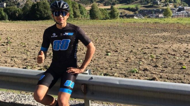 Jorge Martn, vestido de ciclista.