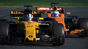 El Renault de Hulkenberg y el McLaren de Alonso, en Melbourne