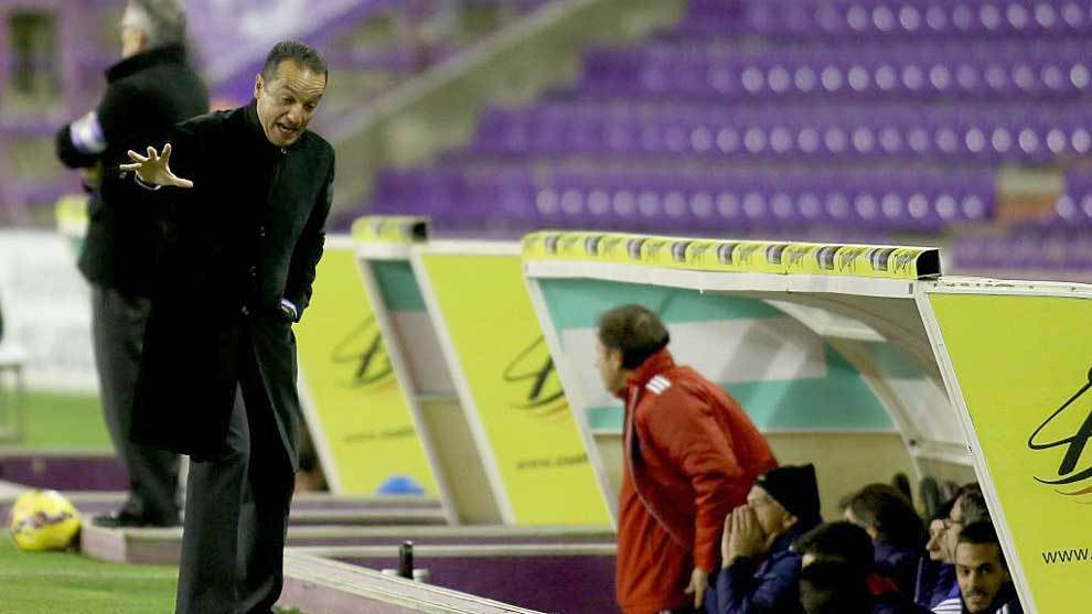 Jos Luis Oltra, durante un partido en Zorrilla cuando era entrenador...