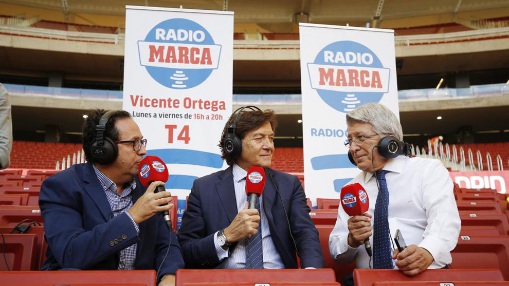 Enrique Cerezo, junto a Vicente Ortega y Jos Ramn Lete en el...