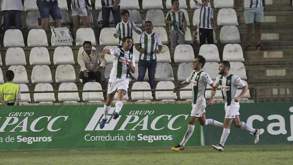 Carlos Caballero celebra con rabia el segundo gol del Crdoba ante el...