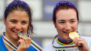 Alessia Vigilia (i) y Elena Pirrone, con el maillot arcoris.