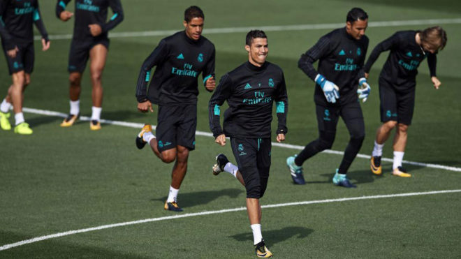 Cristiano Ronaldo, Varane, Keylor y Modric, durante un entrenamiento.