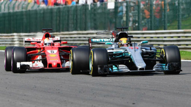 Hamilton lidera el pasado GP de Blgica con Vettel detrs.
