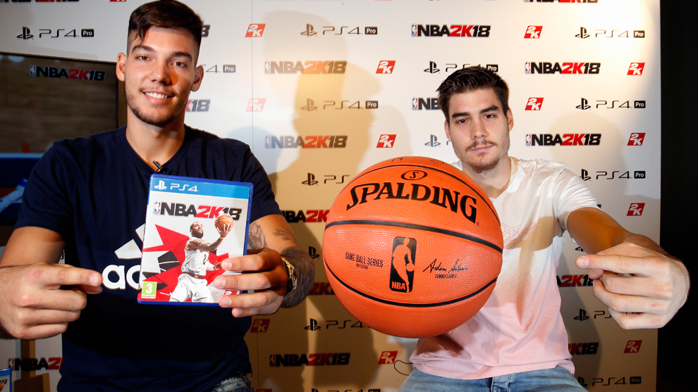 Willy y Juancho Hernangmez posan con la nueva edicin del NBA 2K18