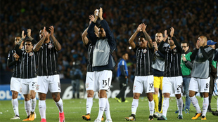 Los jugadores del Corinthians aplauden a su aficin