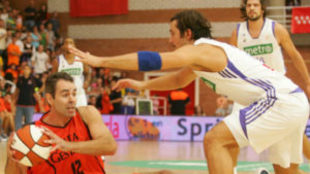 Jorge Garca ante Tuneri, en un Madrid vs Fuenla de ACB