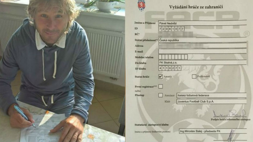 Nedved, en el momento de firmar el contrato con el FK Skaln