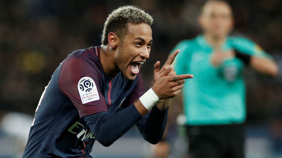Neymar celebra el gol de Morel (Lyon), en propia meta.