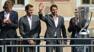 Nadal saluda en presencia de Federer y Zverev