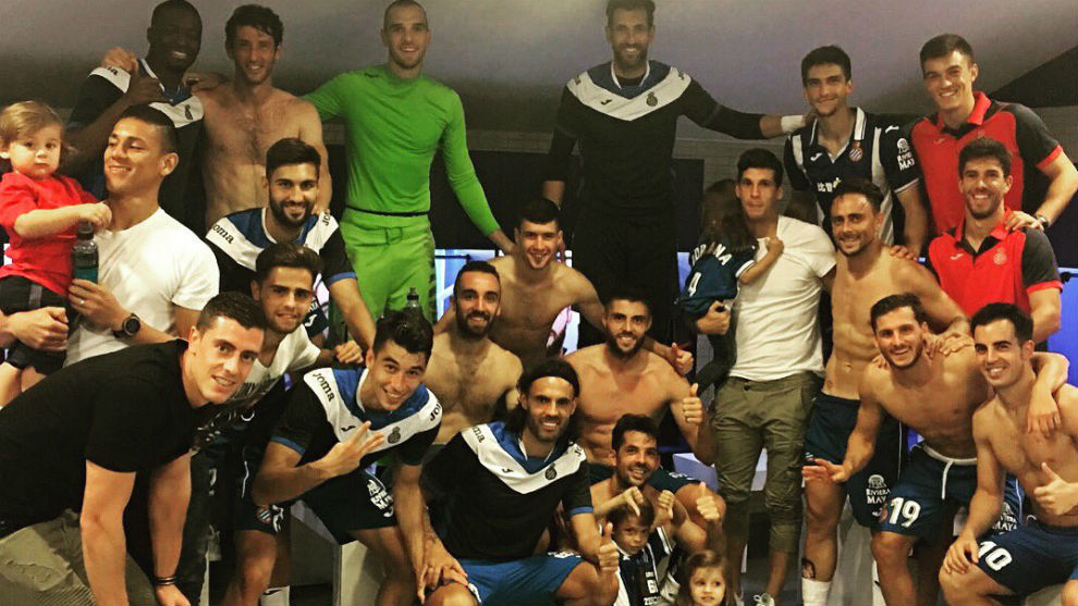 Los jugadores del Espanyol celebran el xito contra el Deportivo