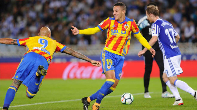 Zaza y Rodrigo celebran el gol de la victoria en Anoeta.