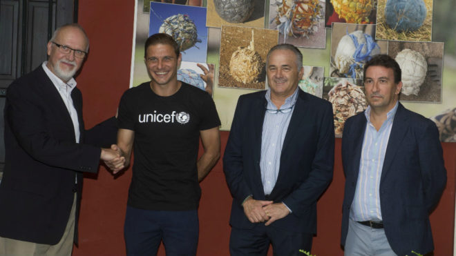 Joaqun, junto al representante de UNICEF, Gordillo y Lpez...