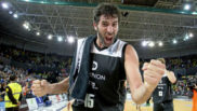 lex Mumbr celebra un triunfo del Bilbao Basket.