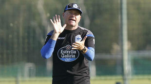 Pepe Mel dirigiendo un entrenamiento del Deportivo.