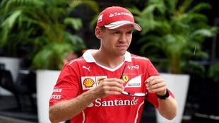 Vettel, en el paddock del circuito de Sepang