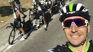 Autofoto que public Igor Antn en un da de descanso de la Vuelta...