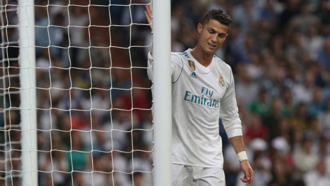 Cristiano Ronaldo se lamenta de una ocasin desperdiciada ante el...