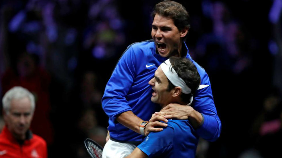 Nadal se abraza a Federer