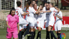 Las jugadoras del Sevilla celebran un gol ante el Levante.
