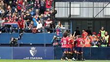Los jugadores de Osasuna celebran el primer gol al Sporting en un...