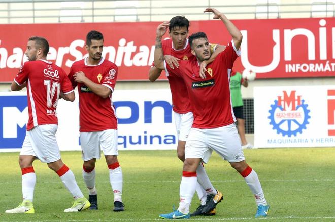 Los jugadores del Murcia celebran el gol anotado