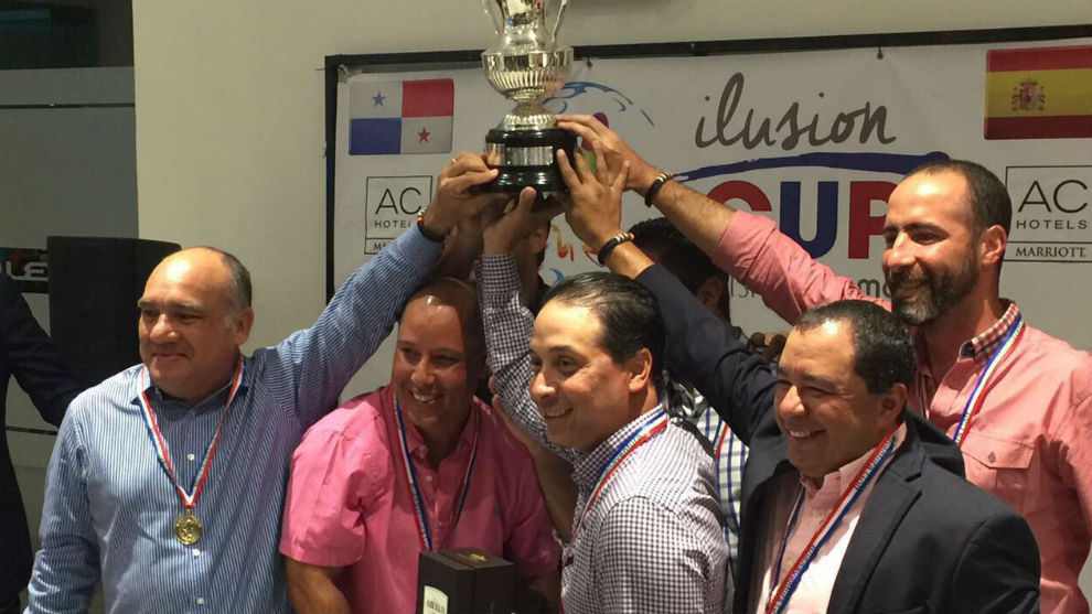 El equipo panameo celebra el triunfo en la II Ilusion Cup.