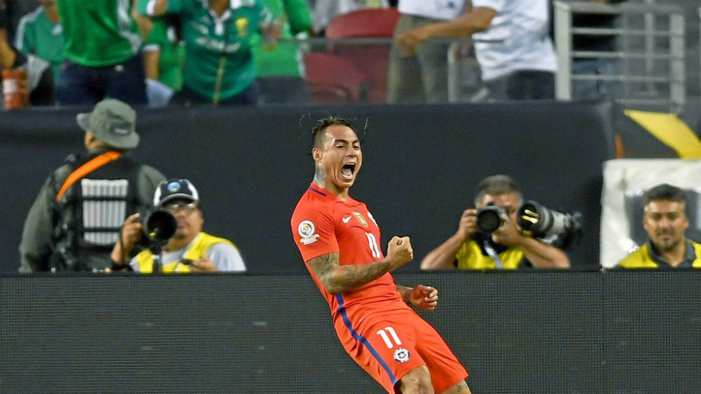 Edu Vargas, celebrando un gol