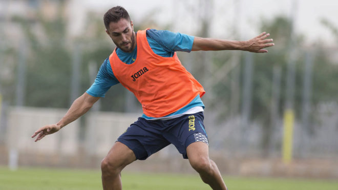 Vctor Ruiz en un entrenamiento con el Villarreal.