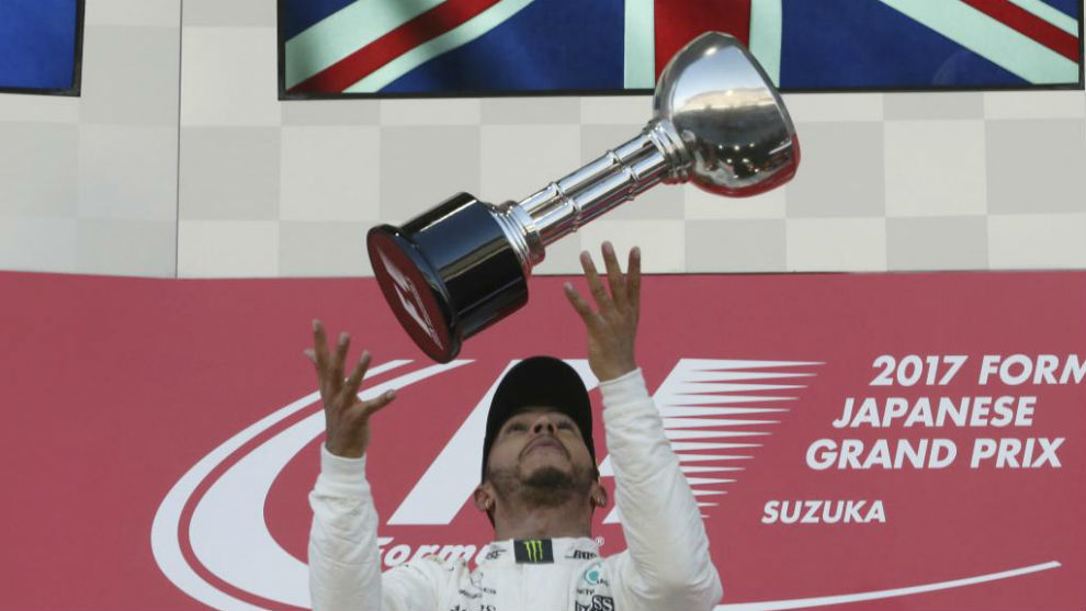 Hamilton, en el podio de Suzuka