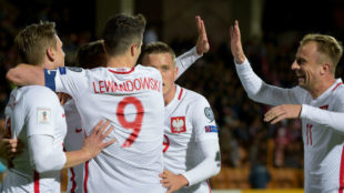 Los jugadores de Polonia celebran uno de los goles.