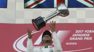 Hamilton, en el podio de Suzuka
