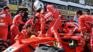 Vettel sale de su coche en el GP de Japn.