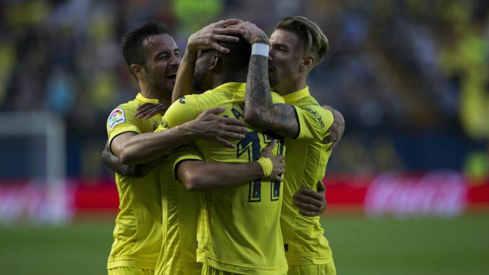 Jugadores del Villarreal celebran un gol